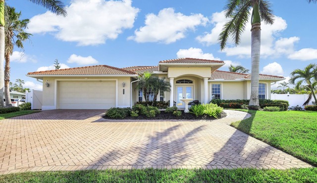 Traditional Inland Home | Pool/Spa/Steps to Shops