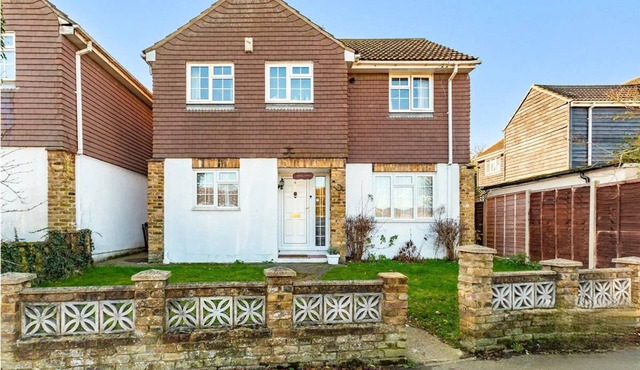 Traditional Kent Home Mixing a Rural and City feel