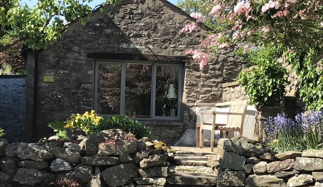 Traditional Lakeland Hideaway Cottage for two, close to the Lakes and Dales