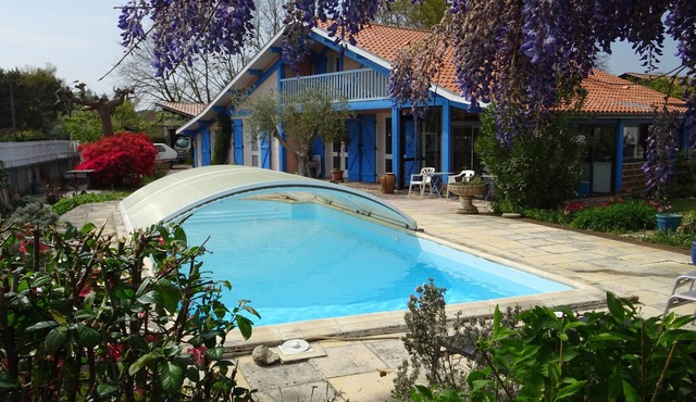 Traditional Landes house, 30° covered swimming pool 500m from Lac de Sanguinet