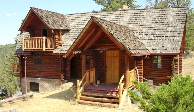 Traditional Log Cabin Rental with Deck in the Pine Forests of Columbus, Montana