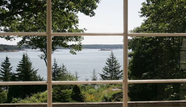 Traditional Maine Cottage with John's Bay Vistas: Cove and Bay Views