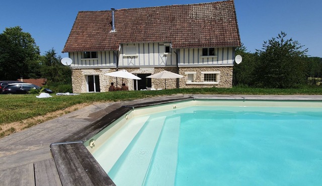 Traditional Normandy house with heated swimming pool