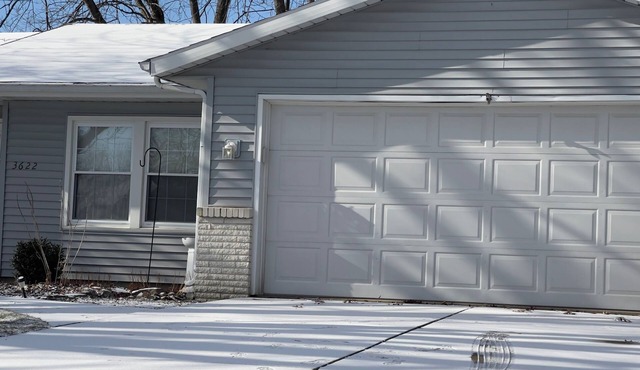 Traditional Ranch house, SW Fort Wayne 3 Bed, 2 Full Bath, Sleeps 7+