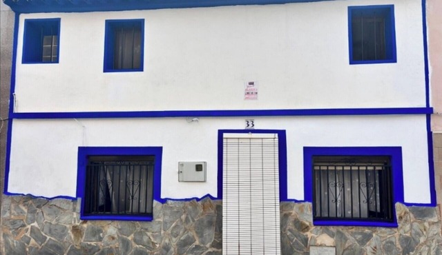 TRADITIONAL SPANISH TOWN HOUSE INLAND SAX ALICANTE. SLEEPS 6 BED WIFI