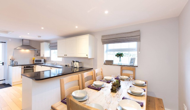 Traditional stone cottage in Hurdlow, sleeps up to 8 guests in 4 bedrooms.