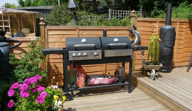 Traditional stone cottage in award winning market town on edge of peak district