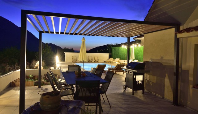 Traditional stone house - 10 mins from the beach with private pool