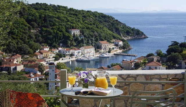 Traditional Suite KIRKE, 45m2, 3people unobstructed view,to the magic of Kioni