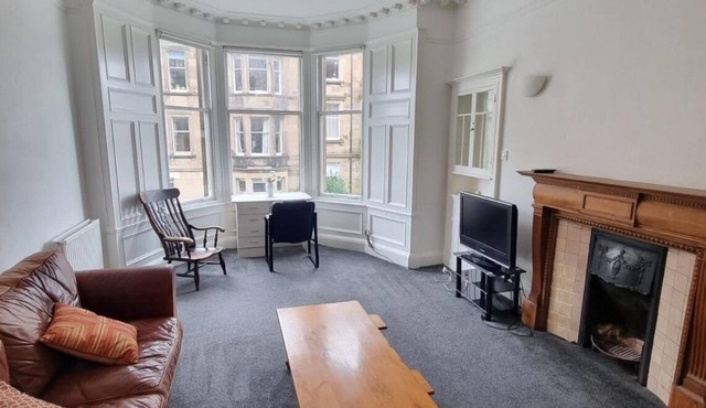 Traditional Victorian Edinburgh Flat Central Location, Bright and Airy