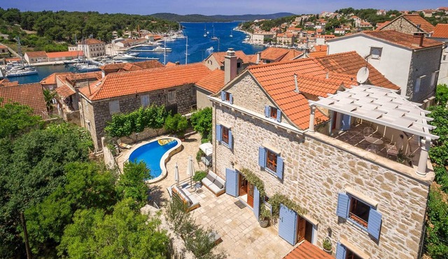 Traditional Villa Vicina with Private Pool in Milna, Brac Island