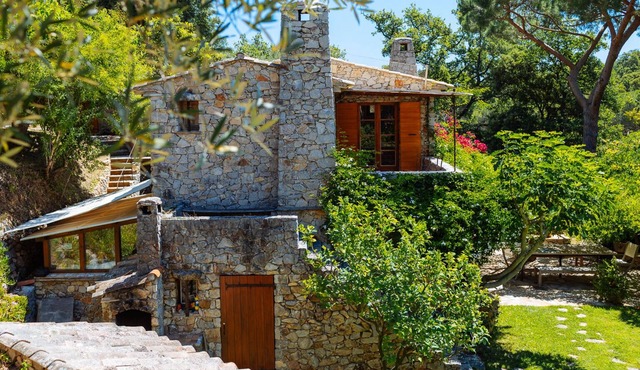 Traditional villa with heated pool in the hillsides, Saint-Tropez