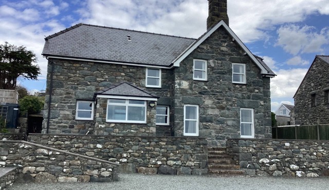 Traditional Welsh cottage in the village of Dyffryn Ardudwy