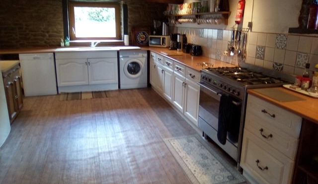 Traditional, well established Breton longere with pool