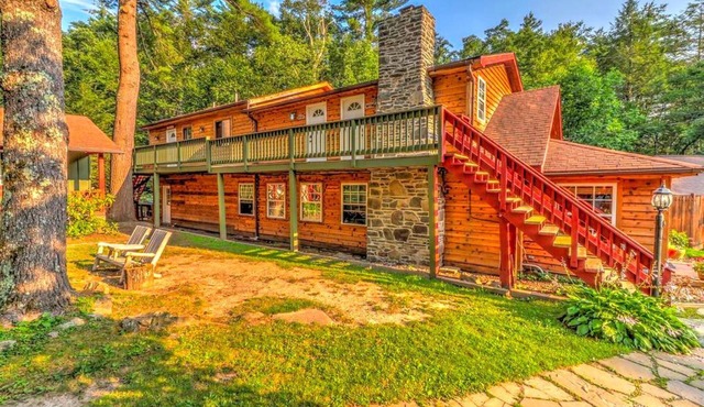 Traditional Wooden Cabin Rental in the Poconos, Pennsylvania