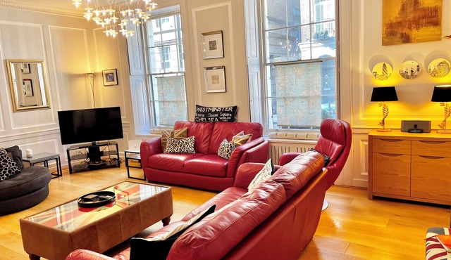 Trafalgar Square flat (Central London)