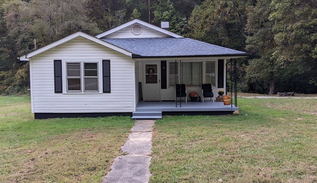 Trail 13 Lodge on Creek with Direct Trail Access