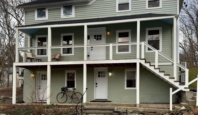 Trail-front Hudson Valley Retreat in Rosendale