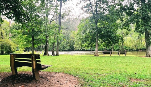 Trail's Bend Farmhouse-Bike,Hike,Float,Sip