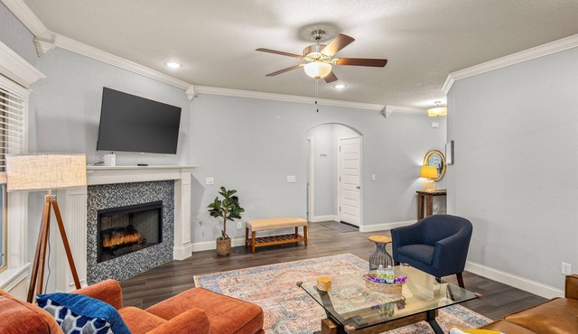 Trail's Crest: Luxury and Comfort for Families and Friends