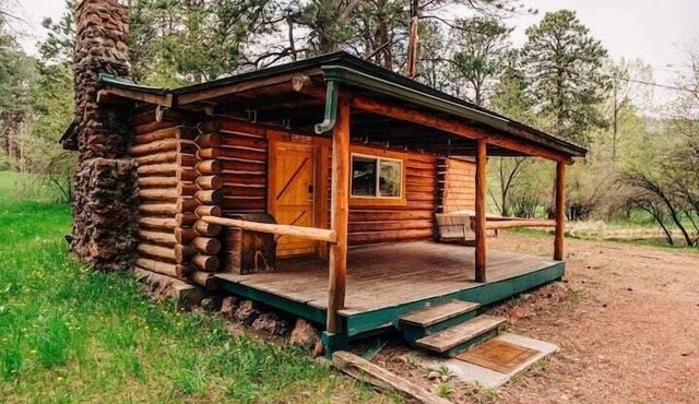 Trail's End Cabin, Rustic Trail's End Cabin