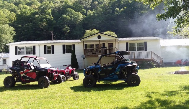 Trail Side Inn 4 bed 2 bath with trail access to 4 Hatfield-McCOY trails system