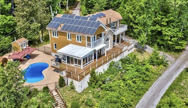 Trailhead Lakehouse | HotTub, Sauna, Lake, Pool, 2 kitchens & 4 min to ski hill