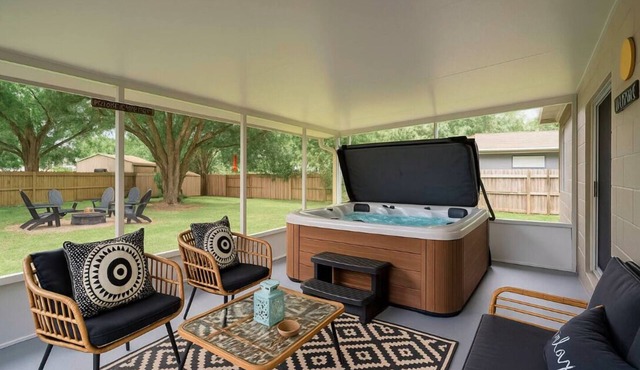 Trailhouse Retreat - Soak in the hot tub & ride bikes to the Sanford Riverwalk