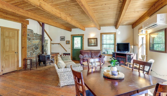 Trails & Creek On-Site: Ozarks Retreat on 23 Acres