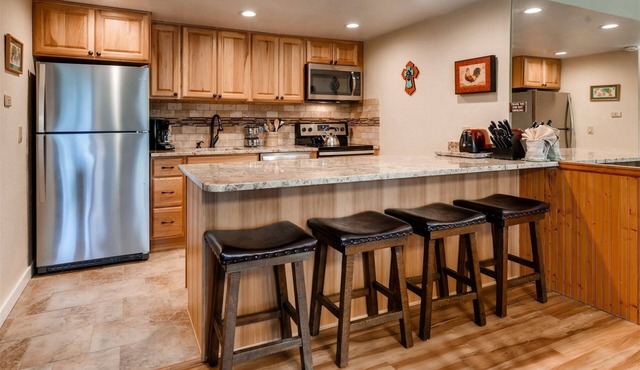 Trails End 304 | 2BR/2BA | Ski In/Out | PoolHotTub