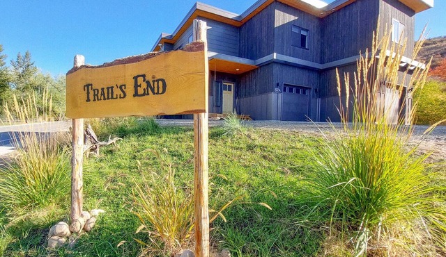 Trails End A - 3 bedroom modern Winthrop townhome