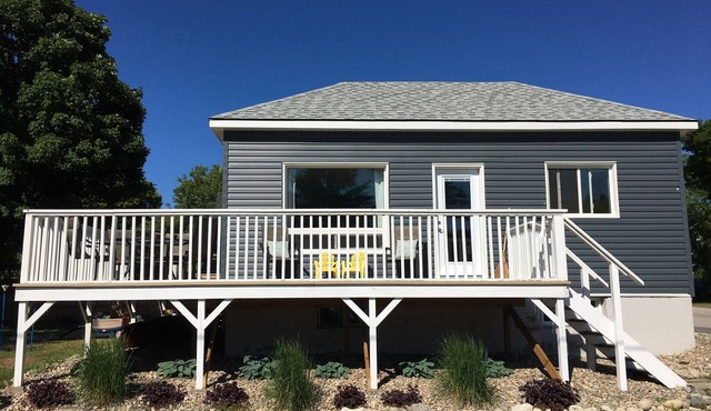 Trails End Beach House, by the beach in the quiet village of Lion's Head.