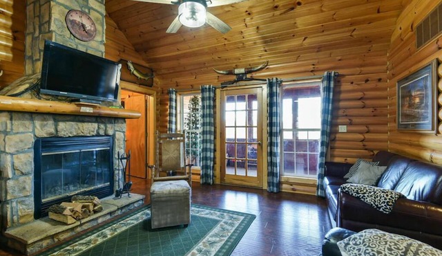 Trails End Cabin- 10 min- Silver Dollar City; 15 min- Branson; NEW Tiled Showers