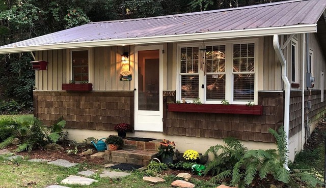 Trails End Cabin, Pet Friendly, Lake James Oasis