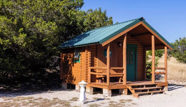 Trails End Cabin: Texas Hill Country Resort + Pool