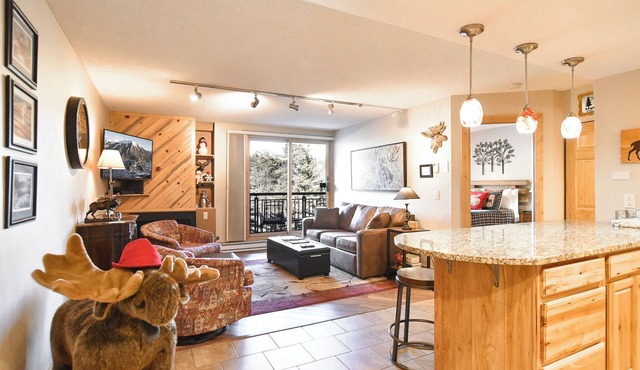 Trails End Moose Haven Condo - Ski In/Out, Walk to Town!