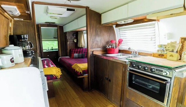 Trails End Vintage Airstream - River Access
