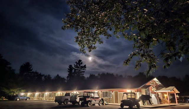 Trails Inn Quadna Mountain Motel & RV
