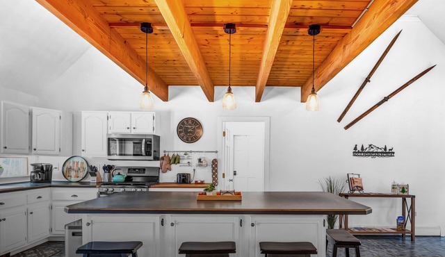 Trails, Kids Loft, Firepit, and Walk to the Village