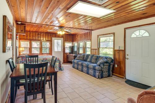 Trails On-Site! Pet-Friendly Lake Whitney Cottage