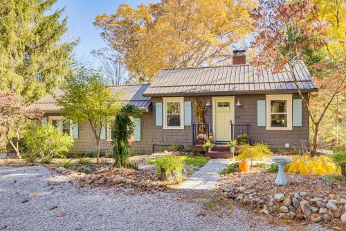 Trails, Wine and Events! Cuyahoga Falls Retreat