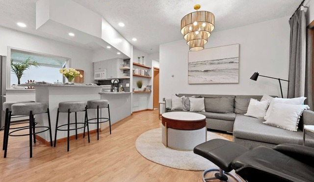 Trails, Wine & Beaches! Pet-Friendly Guesthouse