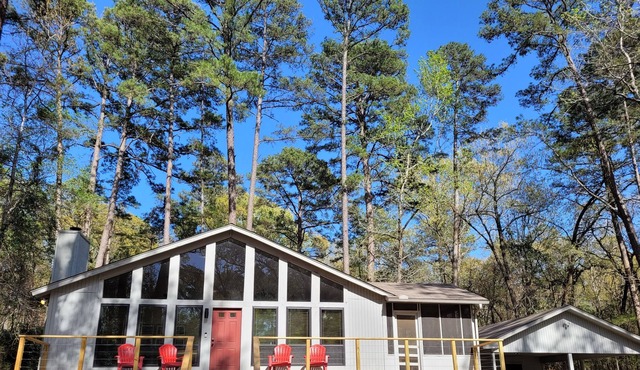 @TrailsEdgeTX Trendy Cabin on 2 Acre Wooded Lot