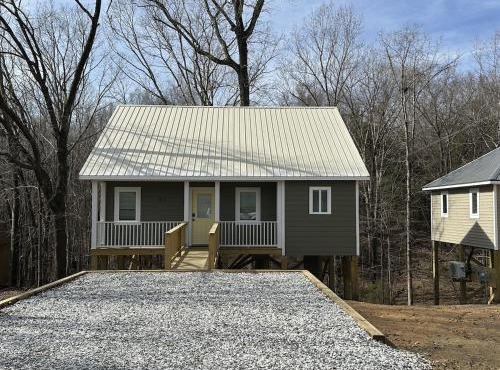 Trailside 2BR Cottage Walk Downtown Greenfront