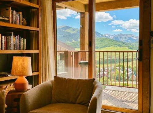 Trailside 3BR Top-Floor Views and Sauna