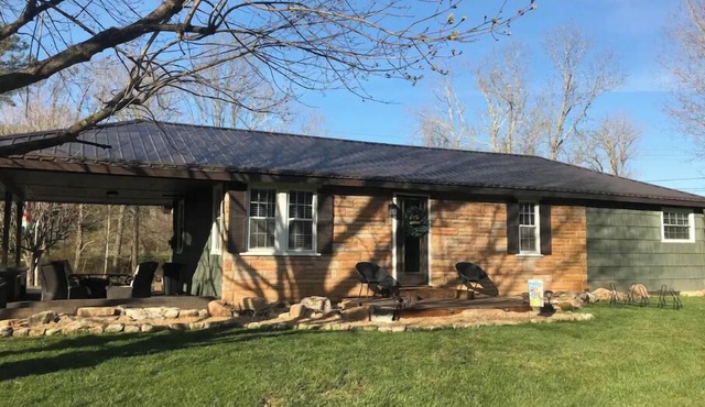 TrailSide Cottage, Damascus VA- directly on the Virginia Creeper Trail