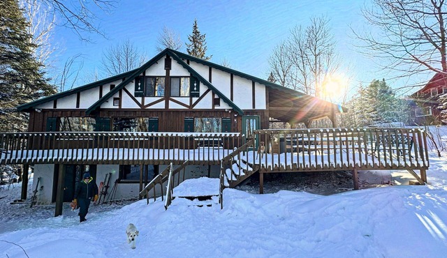 Trailside Home on Alpen Trail with Hot Tub & Allows Dogs