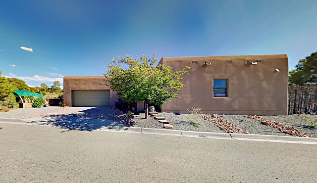 Trailside Mountain Views | Dog-Friendly Yard, 2-Car Garage & Steam Shower