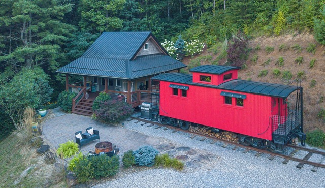 Train Caboose w/Upscale Amenities Minutes to Waynesville & Asheville
