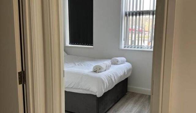 Train Station Aparthotel - Free Wifi, Free Parking Two-Bedroom Apartment